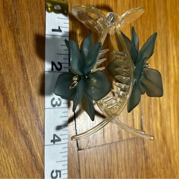 BOGO Floral Hair Clip - Picture 6 of 7